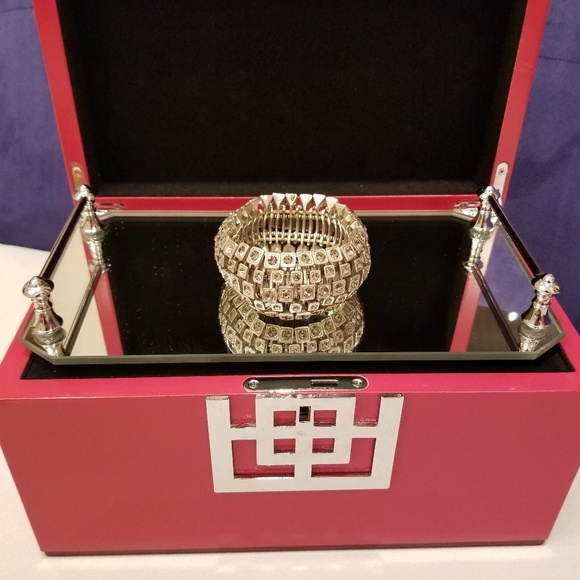 UNIQUE DESIGN! GORGEOUS Silver-Tone Stretchable Bracelet. - Picture 3 of 8